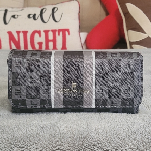 LONDON FOG Checkered Wallet - Picture 1 of 2